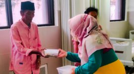 Selama Ramadhan 1445 H, RSUD dr. H. Moh. Anwar Sumenep sediakan takjil gratis kepada keluarga pasien (Foto : istimewa) 