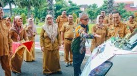 Komitmen Bantu Layanan Kesehatan, BPRS Bhakti Sumekar Serahkan Mobil Sehat ke RSUD Moh. Anwar (Foto: istimewa) 