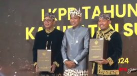 Bupati Sumenep Haji Achmad Fauzi Wongsojudo bersama Ketua DPRD Sumenep KH. Abdul Hamid Ali Munir saat menerima LHP atas LKPD tahun anggaran 2023 dari BPK Perwakilan Jawa Timur, Kamis 2/5/2024 (Foto: screenshot youtube BPK Jatim) 