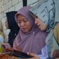 Dua perempuan terlihat sedang ngobrol (ilustrasil/nolesa.com) 