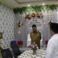 Didampingi Sekda Edy Rasiyadi dan Kepala DPMPTSP R. Abd. Rahman Riadi, Bupati Sumenep H. Achmad Fauzi Wongsojudo memantau Balai Nikah Gratis yang disiapkan di Mall Pelayanan Publik (MPP) Sumenep, Selasa 4/6/2024 (Foto: istimewa) 