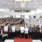 Bupati Sumenep H. Achmad Fauzi Wongsojudo bersama jajaran Forkopimda foto bersama dengan 898 jama'ah haji 2024 usai Manasik Akbar dan Pelepasan Simbolis di Gedung Korpri setempat, Rabu siang 5/6/2024 (Foto: istimewa) 