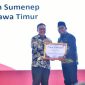 Bupati Sumenep H. Achmad Fauzi Wongsojudo menerima penghargaan dari BKKBN RI di Semarang, Rabu 26/6/2024 (Foto: istimewa) 