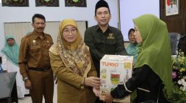 Baznas Sumenep serahkan bantuan alat usaha kepada perempuan kepala keluarga (pekka) Selasa 9/7/2024 (Foto: istimewa) 