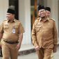 Dari kiri: Kabag Prokopim Helmi, Bupati Sumenep, Dr. H. Achmad Fauzi Wongsojudo (Foto: istimewa) 