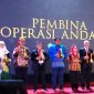Wakil Bupati Sumenep Hj. Dewi Khalifah (dua dari kiri) mewakili Bupati Dr. H. Achmad Fauzi Wongsojudo menerima penghargaan Pembina Koperasi Andalan 2024 dari Dekopin dan Kemenkop UKM RI di Gedung SMESCO Jakarta, Jumat 12/7/2024 (Foto: istimewa) 