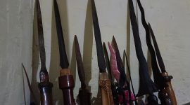 Penjamasan keris (foto: nolesa.com) 