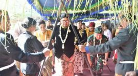 Bupati Sumenep, Dr. H. Achmad Fauzi Wongsojudo menghadiri Haul dan Jamasan Pusaka Keraton, Senin 15/7/2023