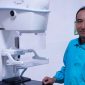 Dokter spesialis radiologi RSUD dr. H. Moh. Anwar Sumenep, dr. Abdul Azis, Sp.Rad, menunjukkan mammogram alat pendeteksi kanker payudara (foto: istimewa) 