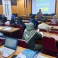 Tim PkM FBSB UNY saat memberikan pendampingan secara luring kepada siswa SMKN 6 Yogyakarta (foto: istimewa) 