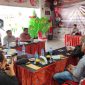 Suasana rapat persiapan kirab maskot Si Jali dan Si Busok di Kantor KPU Sumenep, Selasa 30/7/2024 (foto: nolesa.com) 