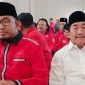 Dr. H. Achmad Fauzi Wongsojudo bersama KH. Imam Hasyim ketika akan menerima rekomendasi Bacabup dan Bacawabup Sumenep di Kantor DPD PDIP Jatim di Surabaya, Selasa 30/7/2024 (foto: istimewa) 