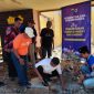 Bupati Sumenep Dr. H. Achmad Fauzi Wongsojudo meletakkan batu pertama pembangunan Rumah Sahabat PMII Sumenep, Minggu 11/8/2024 (foto: ist) 