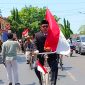 Darul Hasyim Fath Anggota Fraksi PDI Perjuangan DPRD Sumenep ngontel usai pelantikan, Rabu 21/8/2024 (foto: nolesa.com) 