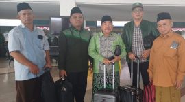 Rombongan DPC PKB Sumenep menyempatkan foto bersama di Bandara Juanda Surabaya sebelum berangkat menuju Bali tempat Muktamar PKB ke-6 digelar (foto: ist) 