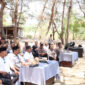 Pilkada Serentak 2024 Kian Dekat, Kapolres Sumenep Kumpulkan Kades di Dua Kecamatan di Wisata Pantai Lombang, Batang-Bagang, Rabu 18/9/2024 (foto: ist) 