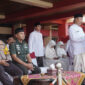 Sekda Sumenep Edy Rasiyadi memimpin upacara peringatan Hari Santri Nasional (HSN) 2024, Selasa 22/10/2024 (foto: ist/nolesa.com) 