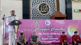 KH. Ahmad Fadlan Masykuri ketika ceramah di acara pengajian Ramadan atau santapan rohani bagi ASN, TNI, Polri di Masjid Sumekar, Jumat 15/3/2024 (foto: ist) 