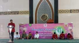 Bupati Sumenep, H. Achmad Fauzi Wongsojudo menyampaikan sambutan pada Pengajian Ramadan, Jumat 22/3/2024 (foto: ist) 