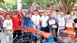 Peduli Petani, DKPP Sumenep Salurkan Bantuan Hand Traktor