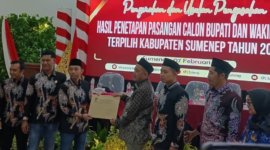 KPU Sumenep menyerahkan SK pengesahan dan usulan pengesahan Bupati dan Wakil Bupati Sumenep terpilih, Jumat 7/2/2025 (Foto: ist/nolesa.com)