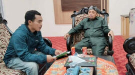 Ketua DPRD Sumenep, H. Zainal Arifin menerima kunjungan Toipul mahasiswa Unisma asal Sumenep, Senin 19/5/2025 (foto: ist) 