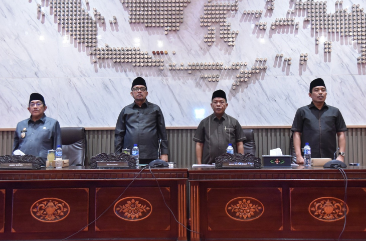 Rapat paripurna penyampaian nota penjelasan Bupati Sumenep terhadap Raperda pertanggungjawaban APBD 2024 di Ruang Paripurna DPRD Sumenep, Selasa, 20/5/2025 (foto: humas DPRD Sumenep) 
