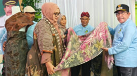 Wakil Bupati Sumenep, KH. Imam Hasyim membuka pelatihan wirausaha santri 2025 di Pondok Pesantren At-Taufiqiyah, Bluto, Jumat, 23/5/2025 (foto: ist) 