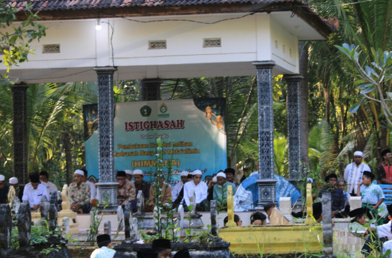 Istigasah pembukaan Himmana 2025 di Maqbarah KH. Jailani, Rabu 18/6/2025 (foto: NOLESA.COM) 