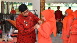 Bupati Fauzi melantik Pengurus GOW Sumenep masa bakti 2025-2030 di Pendopo Agung Keraton Sumenep, Jumat, 4/7/2025 (foto: ist) 