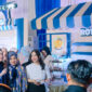 Ketua Dekranasda Jatim, Arumi Bachsin bersama Hj. Arinna Hidayah di acara grand opening Arinna Hidayah Bakery, Minggu, 6/7/2025 (foto: ist) 