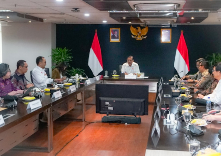 Menteri Komunikasi dan Digital Meutya Hafid usai pertemuan dengan Dewan Ekonomi Nasional dan PPATK, di Jakarta Pusat, Rabu kemarin, 30/7/2025 (foto: IST) 
