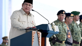 Presiden Prabowo saat menyampaikan amanat pada Upacara Gelar Pasukan Operasional dan Kehormatan Militer di Pusdiklat Kopassus, Batujajar, Kabupaten Bandung Barat, Jawa Barat, Minggu, 10/8/2025 (foto: IP) 