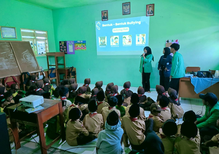 Mahasiswa KKN Kolaborasi Gelar Sosialisasi Stop Bullying di MI Ma’arif Slukatan, Sabtu, 9/8/2025 (for NOLESA.COM) 