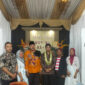 Stand UMKM Desa Bilangan dikunjungi Kepala Dinas PMD, Camat Batang-Batang, dan Kapolsek Batang-Batang (foto: IST) 