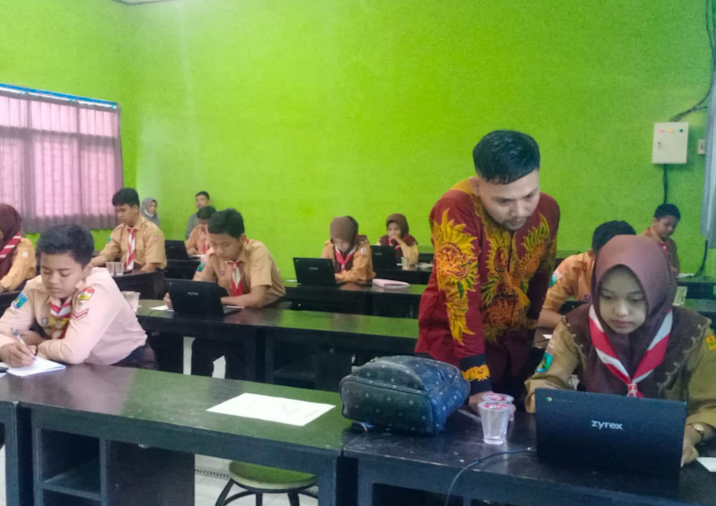 Setelah Diusulkan PPPK Paruh Waktu oleh Bupati Fauzi, Miki Tak Mikir Honor (foto: IST) 