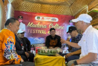 Bupati Sumenep, Dr. H. Achmad Fauzi Wongsojudo saat mengunjungi Madura Culture Festival, Senin malam, 1/9/2025 (foto: IST) 
