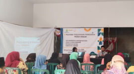 Peserta Kuliah Kerja Nyata (KKN) Universitas Annuqayah Posko 23 Desa Panagan, Kecamatan Gapura, Sumenep, menggelar pelatihan “Packing dan Marketing Produk Siwalan”, Selasa, 9/9/2025 (for NOLESA.COM) 