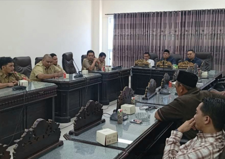 Suasana rapat Komisi III DPRD Sumenep dengan LPSE setempat, Senin 22/9/2025 (foto: humas DPRD) 