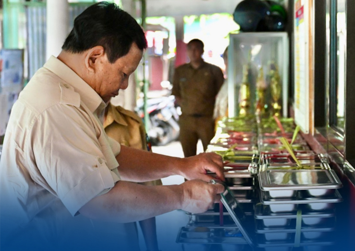 Beberapa waktu lalu Presiden Prabowo tinjau program MBG di Bogor (foto: Biro Pers Kepresidenan) 