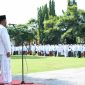 Bupati Sumenep, Dr. H. Achmad Fauzi Wongsojudo memimpin Apel Hari Santri Nasional 2025, Rabu, 22/10/2025 (foto: ist) 