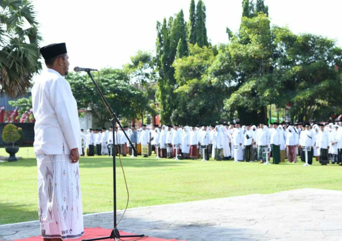 Bupati Sumenep, Dr. H. Achmad Fauzi Wongsojudo memimpin Apel Hari Santri Nasional 2025, Rabu, 22/10/2025 (foto: ist) 