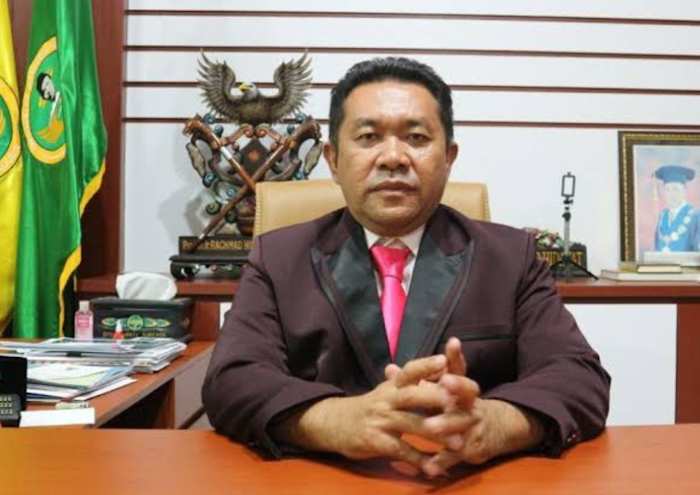 Rektor Universitas Bahaudin Mudhary (UNIBA) Madura, Prof. Dr. Rachmad Hidayat (foto: istimewa) 