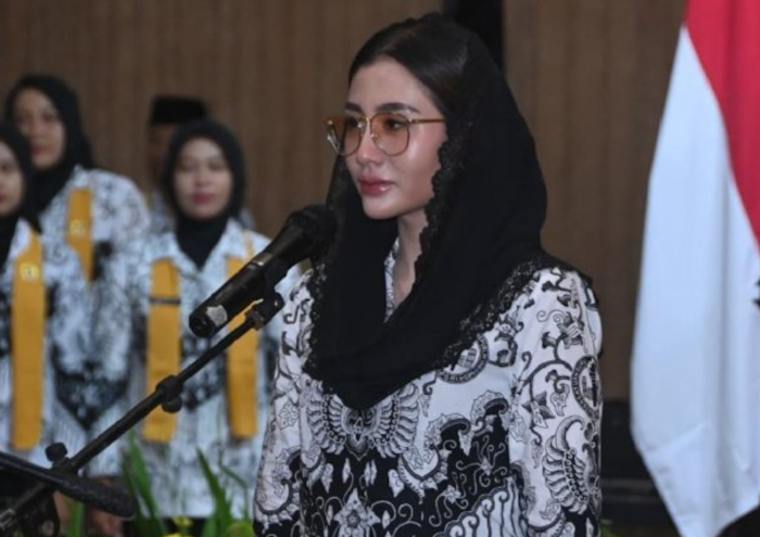 Anggota DPR RI Fraksi PDI Perjuangan, Novita Hardini saat dikukuhkan sebagai Bunda Guru PGRI Kabupaten Trenggalek di Pendopo Manggala Praja Nugraha setempat, Rabu 29/10/2025 (foto: istimewa) 