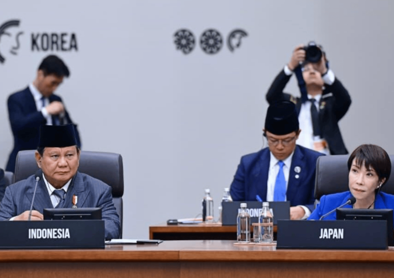 Presiden Prabowo saat menghadiri Konferensi Tingkat Tinggi (KTT) Kerja Sama Ekonomi Asia Pasifik (APEC) 2025 di Hwabaek International Convention Centre (HICO), Gyeongju, Republik Korea, Jumat kemarin,  31/10/2025 (foto: BPMI Setpres)