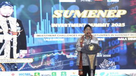 Wakil Bupati Sumenep KH. Imam Hasyim saat membuka Sumenep Investment Summit (SIS) di Pendopo Agung Keraton Sumenep, Senin 10/11/2025 (foto: istimewa)