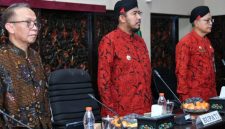 Bupati Sumenep, Dr. H. Achmad Fauzi Wongsojudo (tengah) di acara FGD Evaluasi Pengelolaan Keuangan dan Pembangunan Desa, Jumat 14/11/2025 (foto: istimewa)