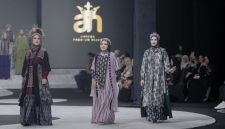 Arinna hijab premium tampil memukau dalam gelaran Surabaya Fashion Parade (SFP) 2025 (foto: istimewa)