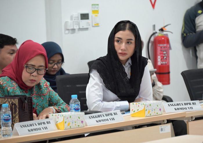 Anggota DPR RI Komisi VII Novita Hardini saat kunjungan kerja ke PT. Lotte Chemical Indonesia, Jumat, 21/11/2025 (Foto: Ist) 