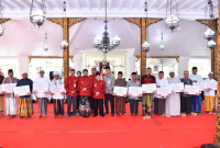 Pemkab Sumenep menyerahkan data tunjangan guru ngaji, 14/11/2025 (Foto: Ist)